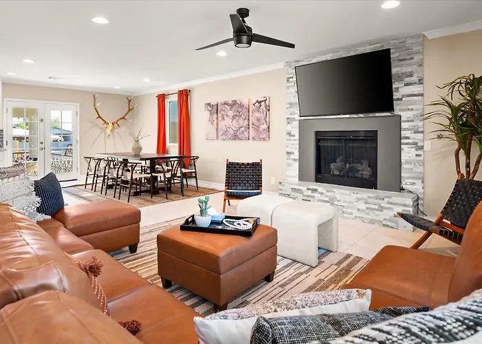 Your Unique Desert Compound - Amenities Galore Holiday home
