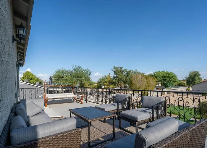 Your Unique Desert Compound - Amenities Galore Holiday home