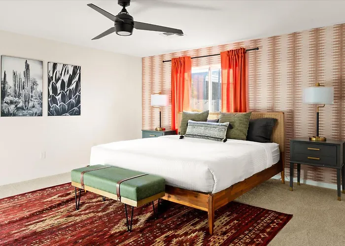 Your Unique Desert Compound - Amenities Galore * Peoria