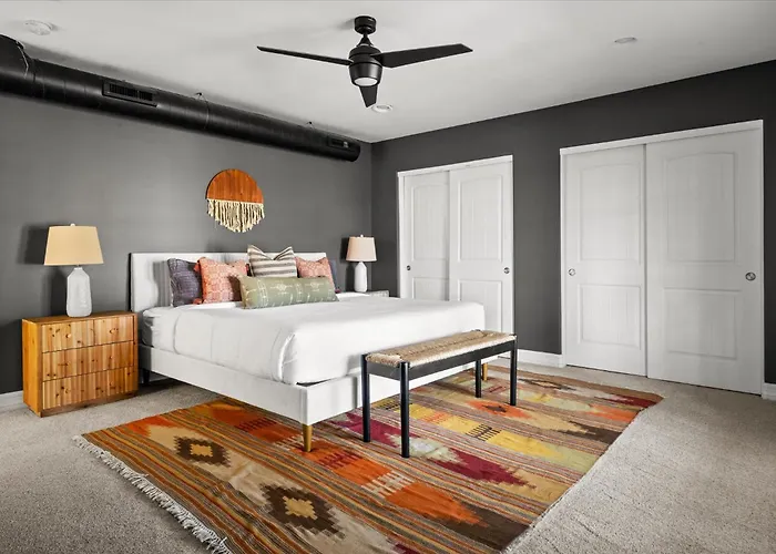 Your Unique Desert Compound - Amenities Galore Holiday home Peoria