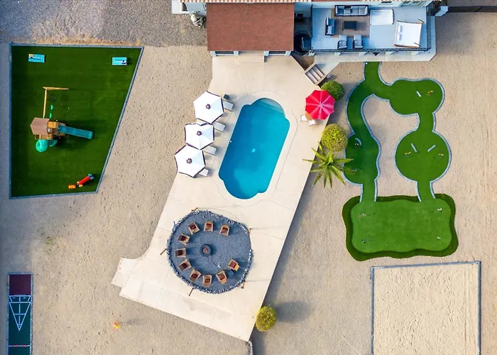 Your Unique Desert Compound - Amenities Galore Holiday home