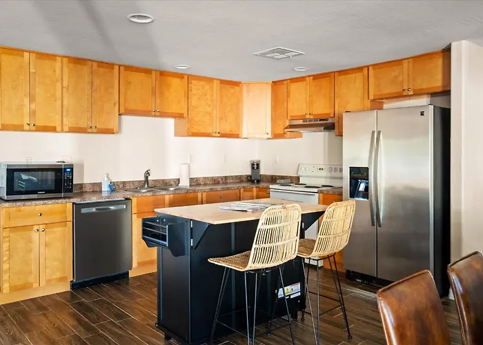 Your Unique Desert Compound - Amenities Galore Peoria