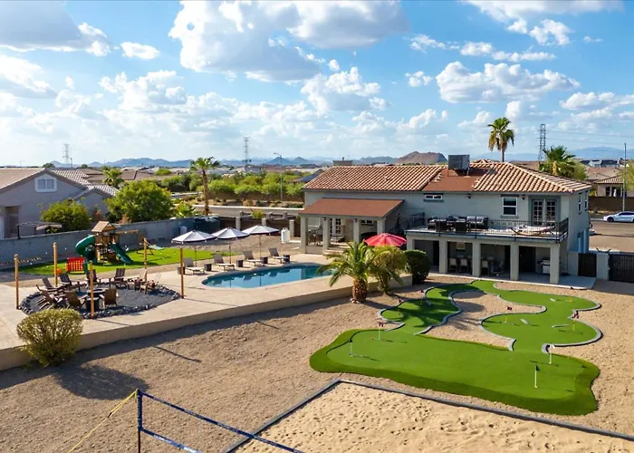 Your Unique Desert Compound - Amenities Galore Holiday home