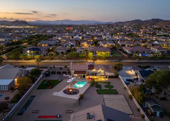 Your Unique Desert Compound - Amenities Galore *