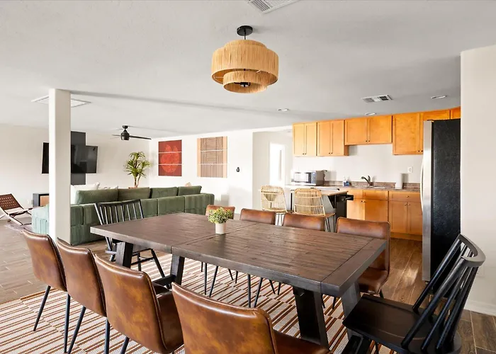 Your Unique Desert Compound - Amenities Galore Holiday home