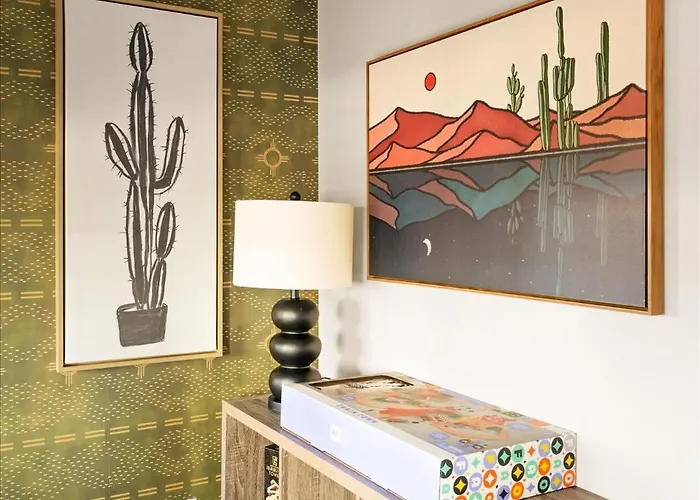 Your Unique Desert Compound - Amenities Galore Holiday home Peoria