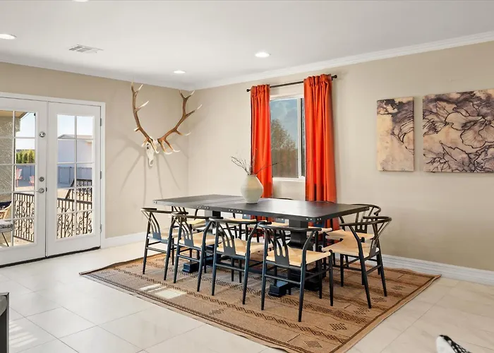 Your Unique Desert Compound - Amenities Galore Holiday home